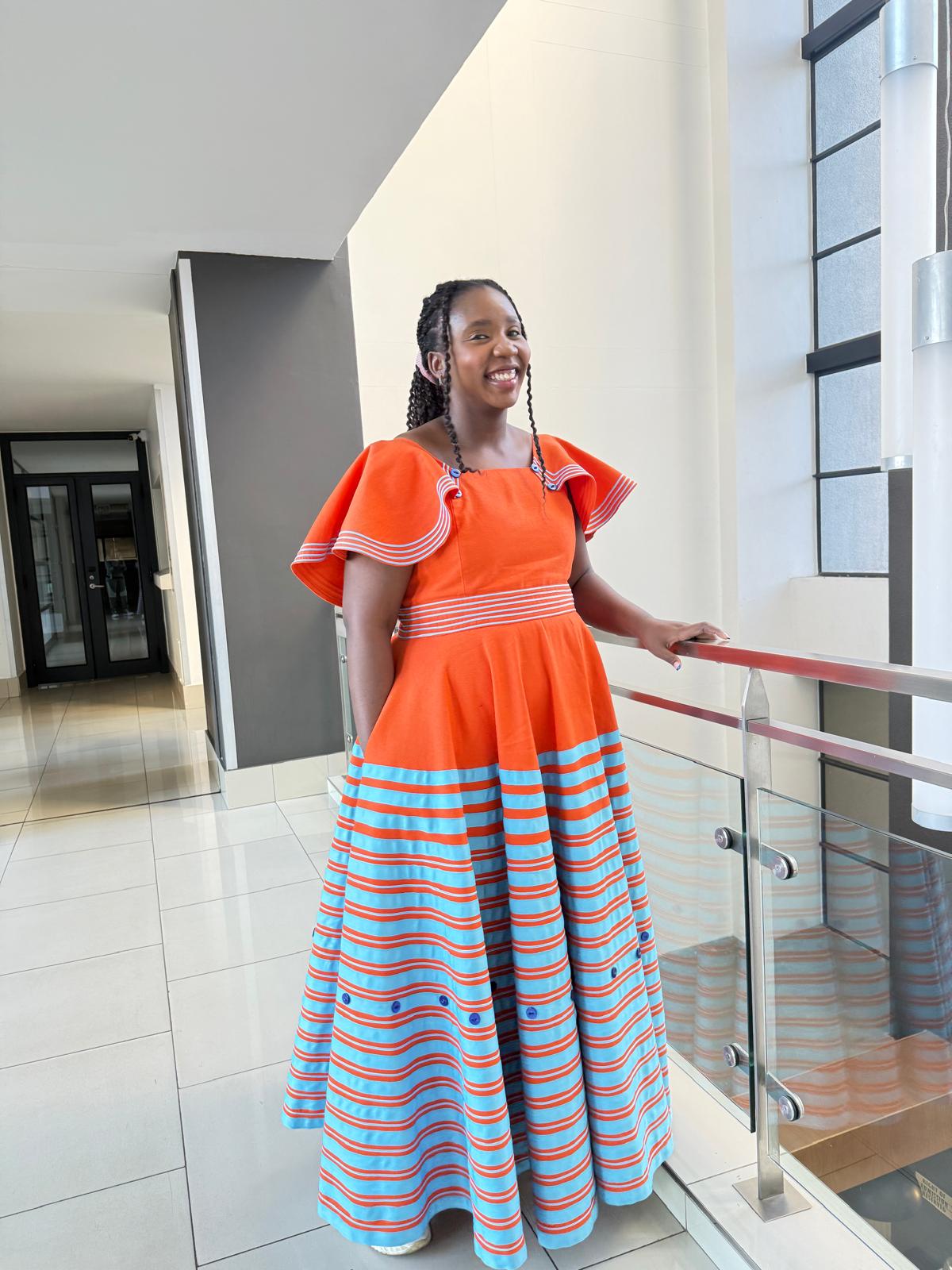 Thozamile with buttons - Image 2